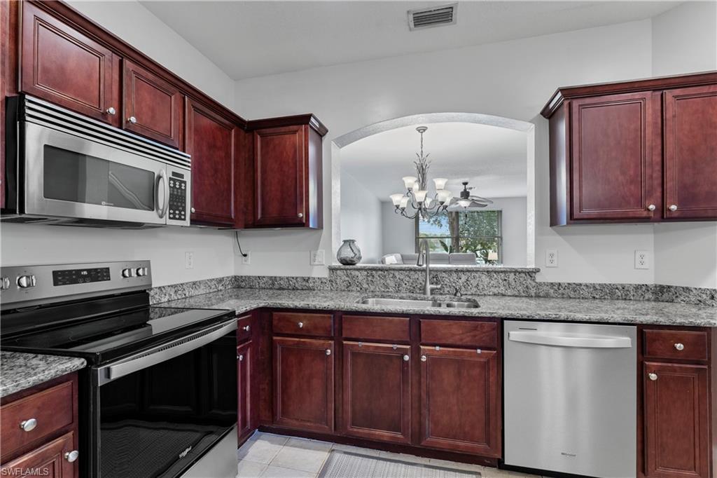 9544 Roundstone CIR