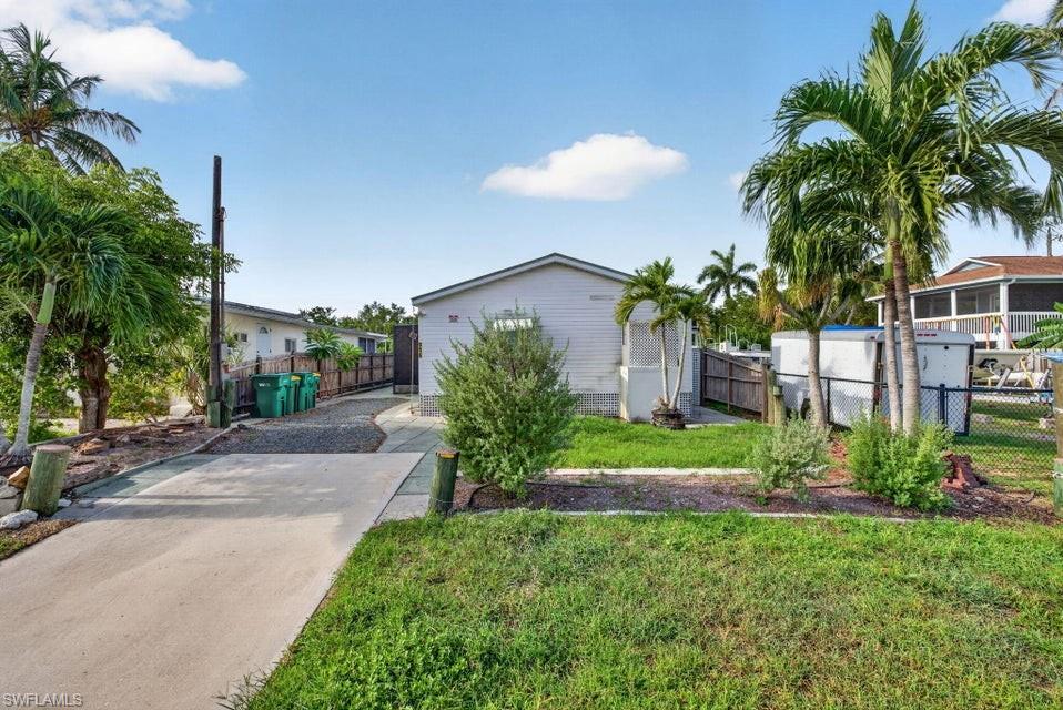 656 Palm CIR W