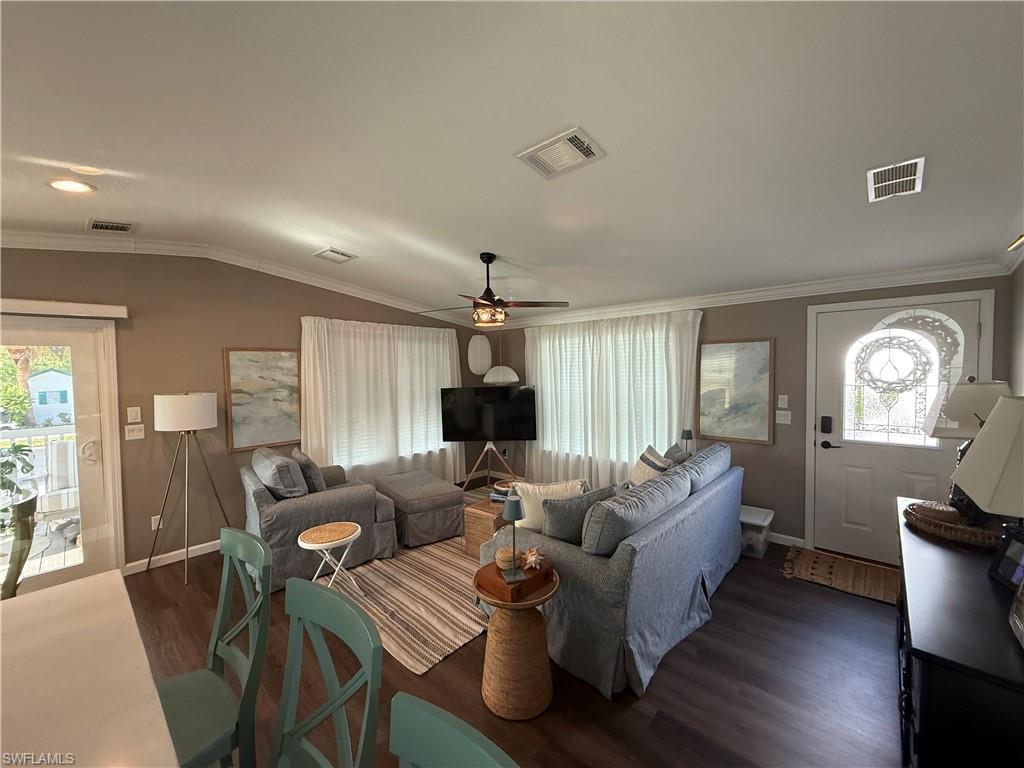 1626 Diamond Lake CIR