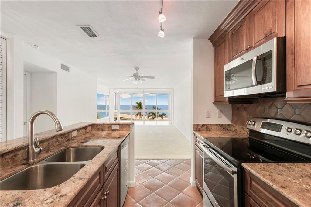 2121 Gulf Shore BLVD N 203