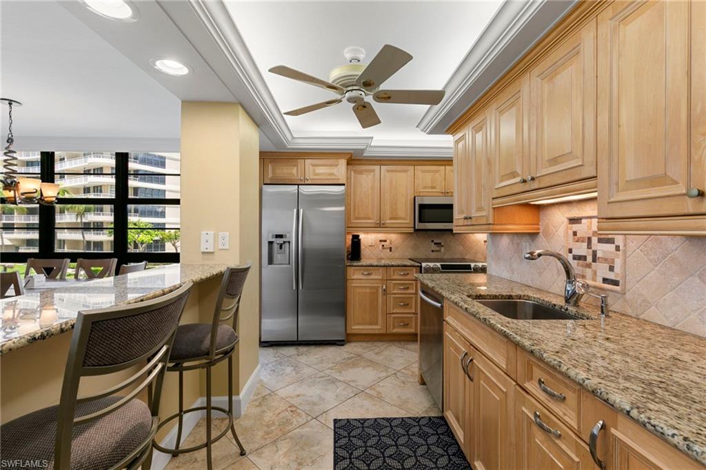 380 Seaview CT 203