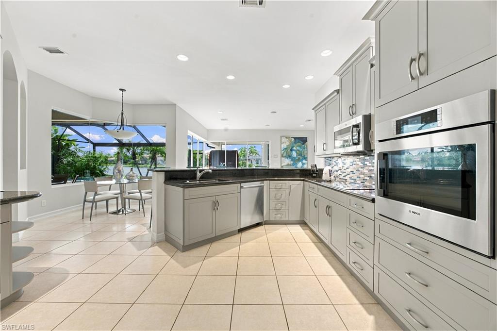 4995 Rustic Oaks CIR