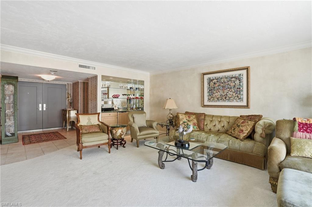 4401 Gulf Shore BLVD N 1206