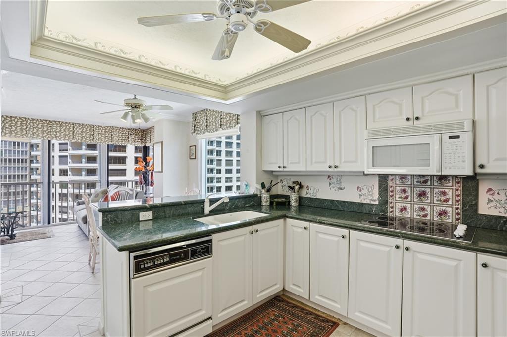 4401 Gulf Shore BLVD N 1206