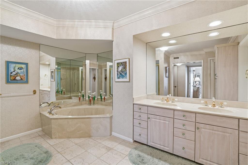4401 Gulf Shore BLVD N 1206