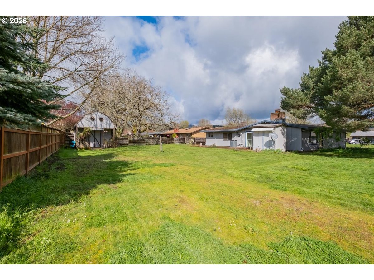 341 NE CAMBRIDGE CIR