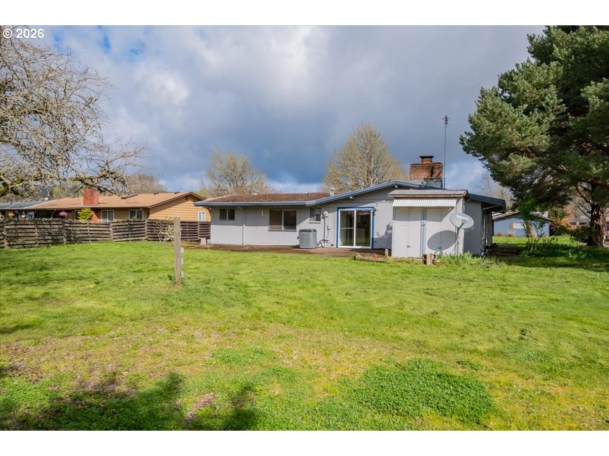 341 NE CAMBRIDGE CIR