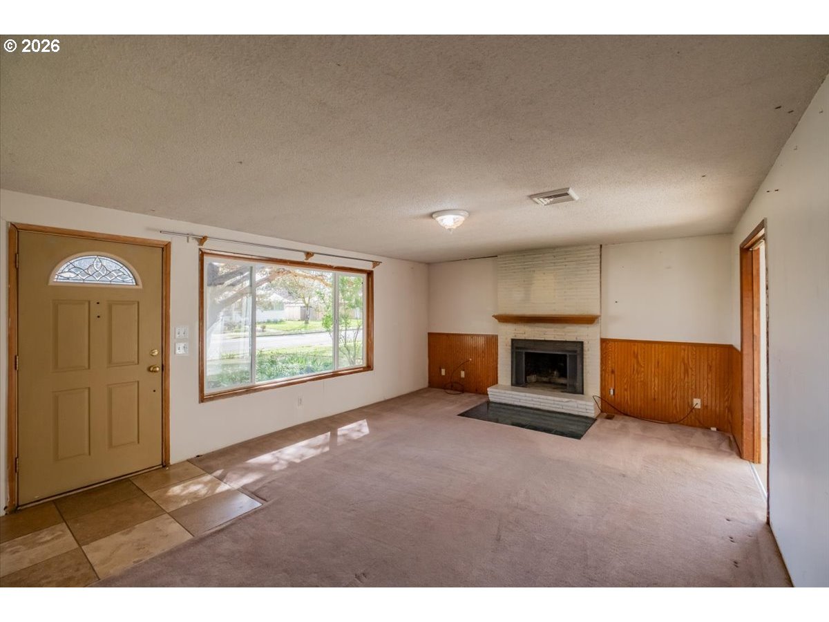 341 NE CAMBRIDGE CIR
