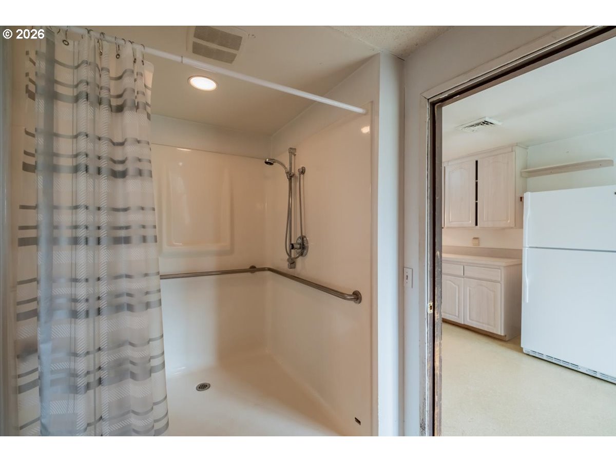 341 NE CAMBRIDGE CIR