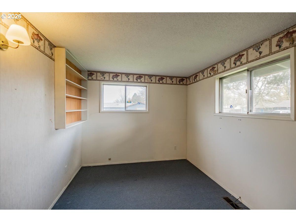 341 NE CAMBRIDGE CIR