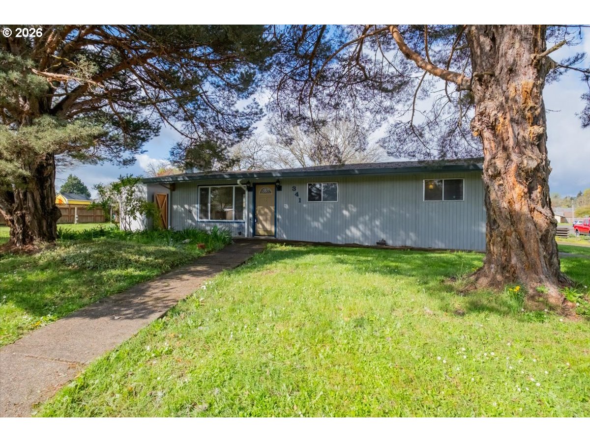 341 NE CAMBRIDGE CIR