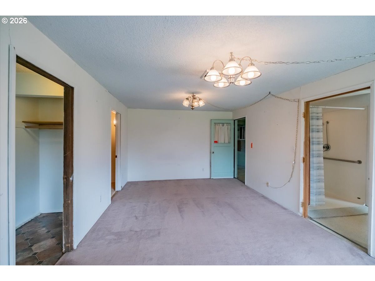 341 NE CAMBRIDGE CIR
