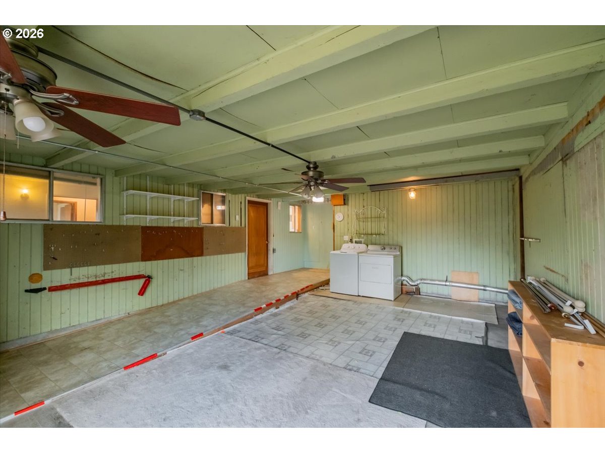 341 NE CAMBRIDGE CIR