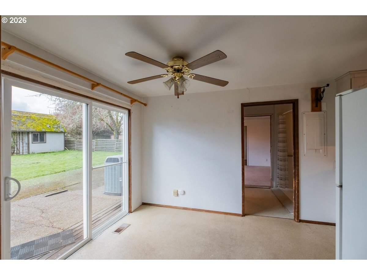 341 NE CAMBRIDGE CIR