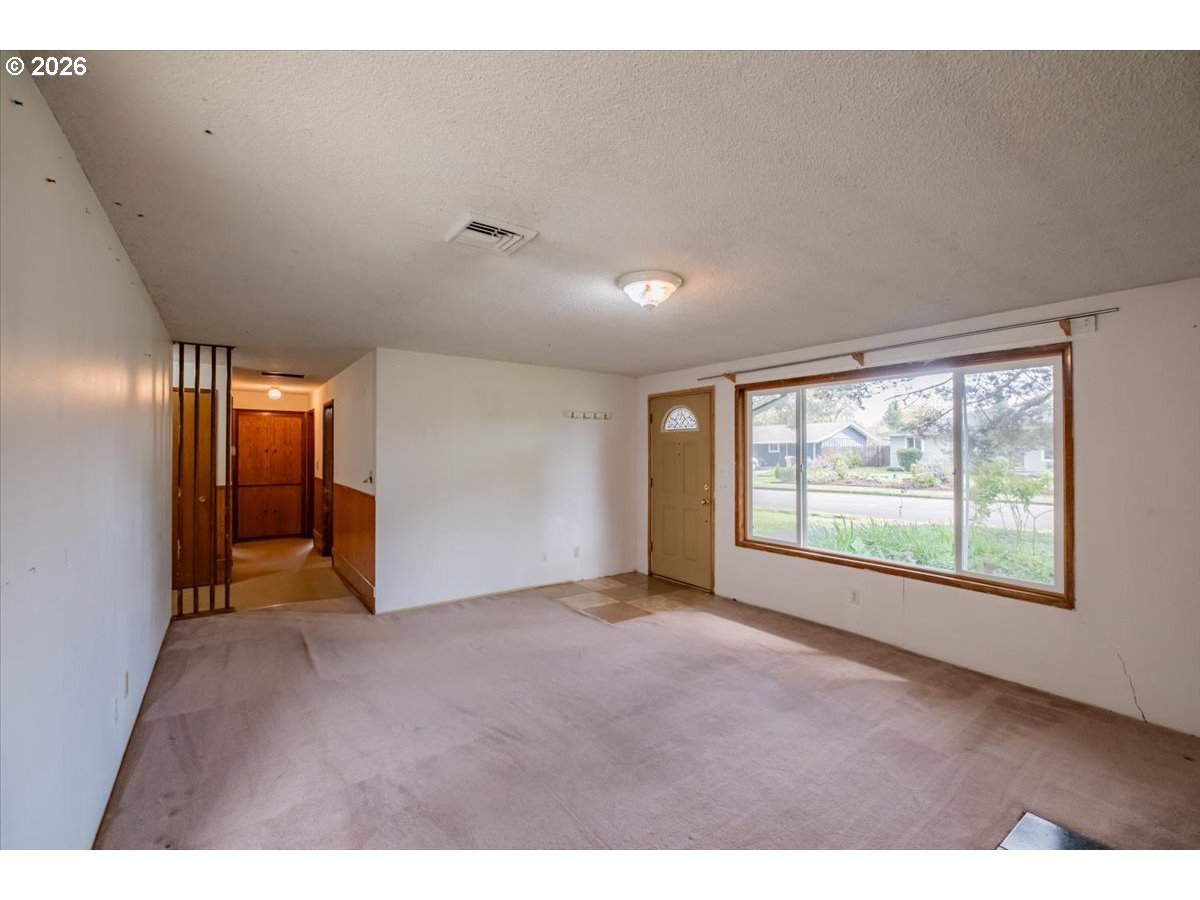 341 NE CAMBRIDGE CIR
