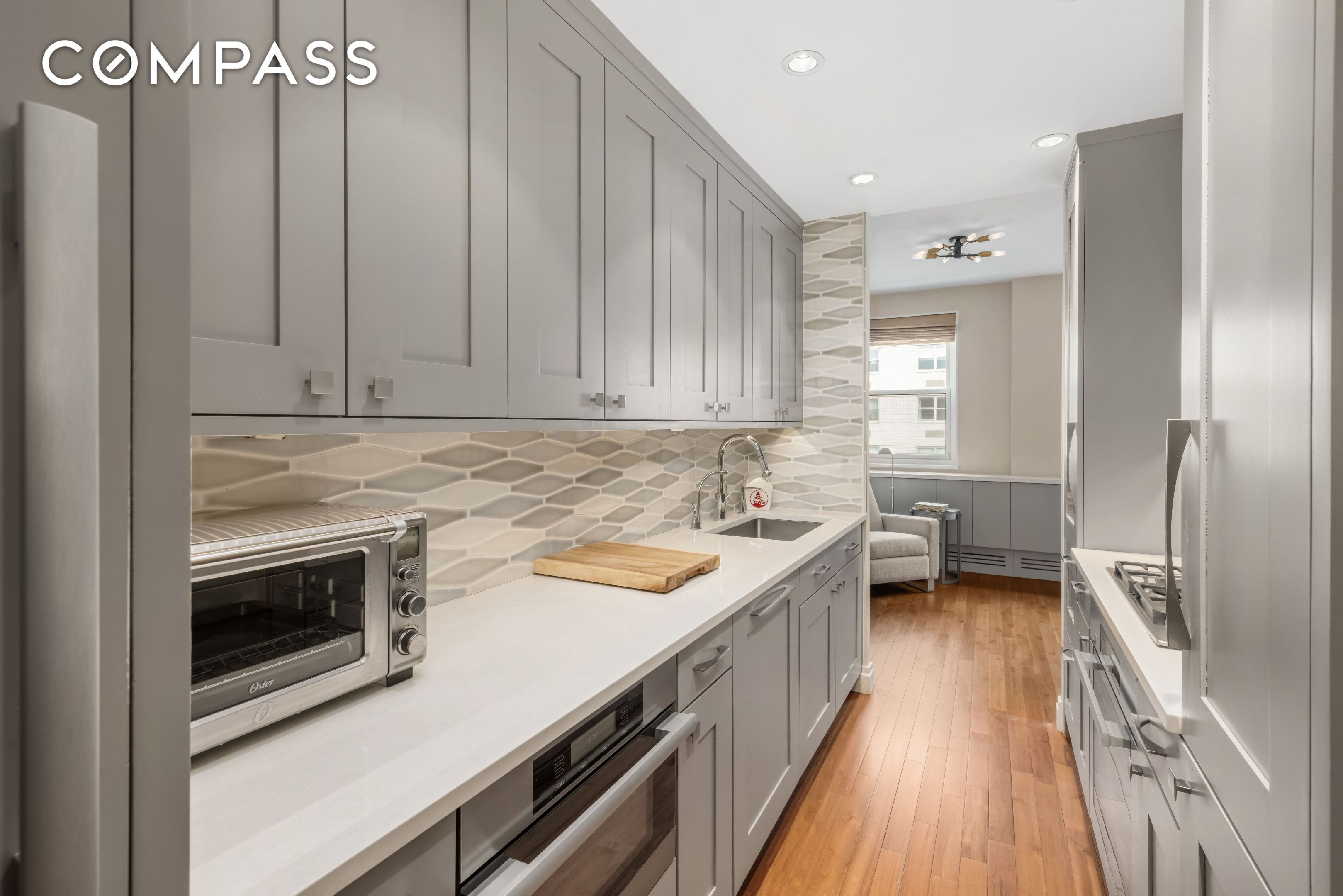 63 E 9th Street 14K
