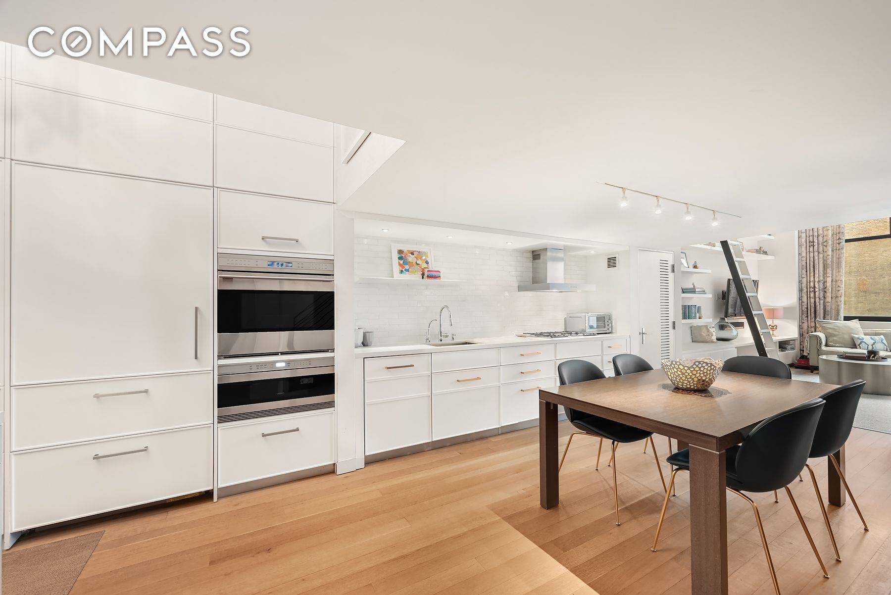 421 Hudson Street 318