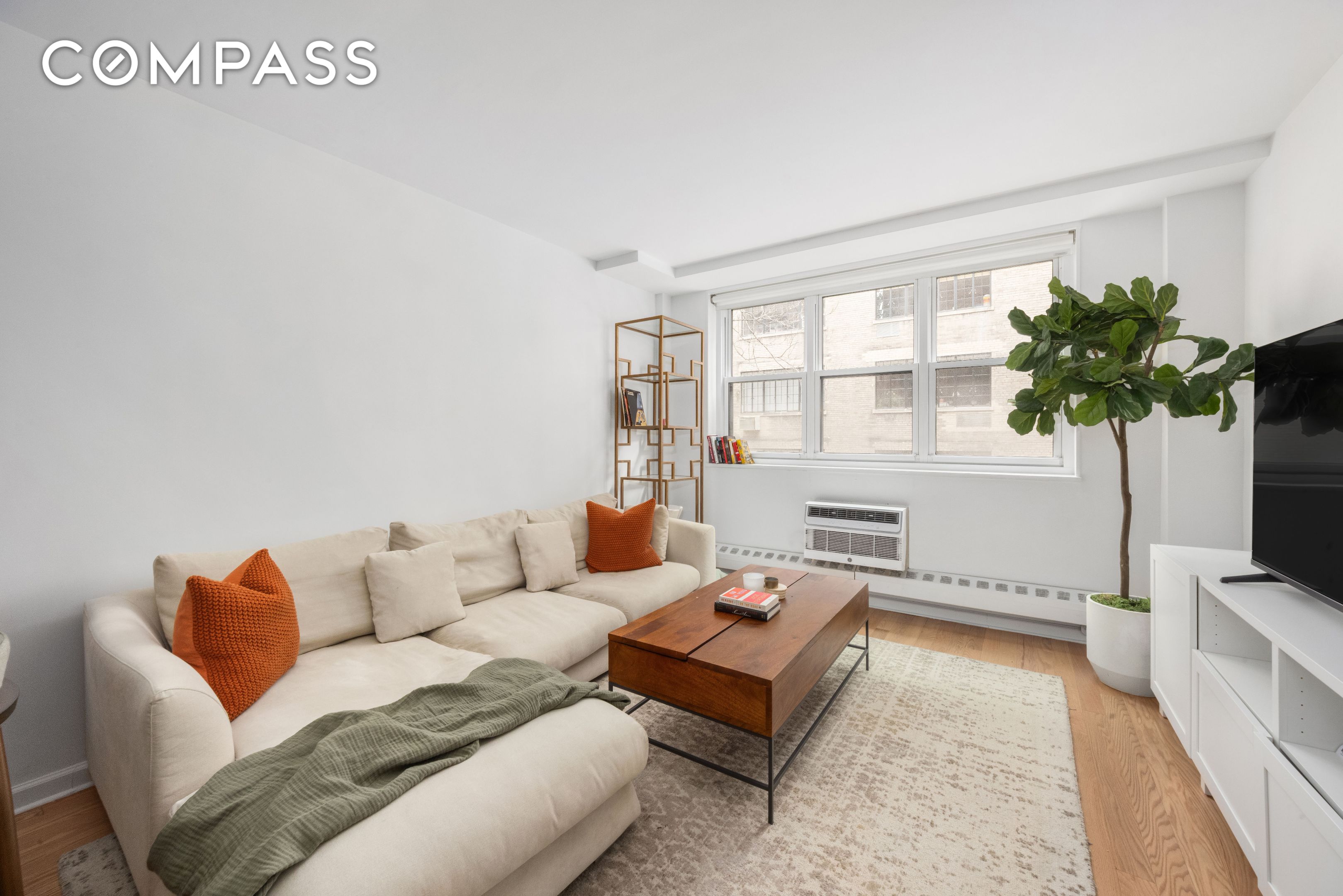63 E 9th Street 3U