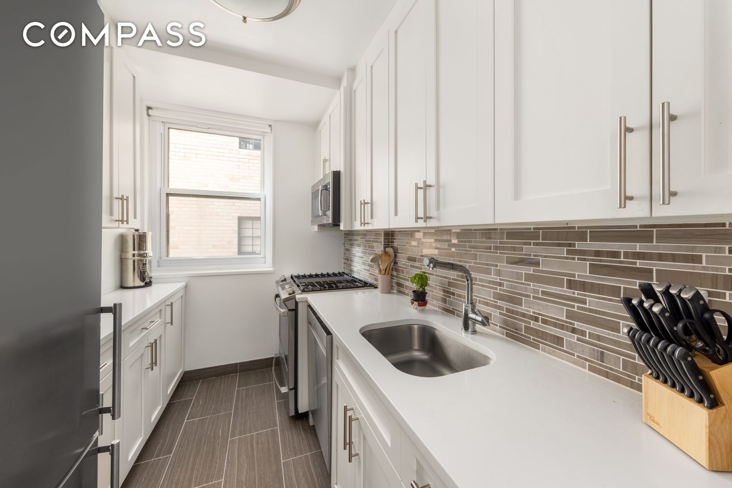 63 E 9th Street 3U