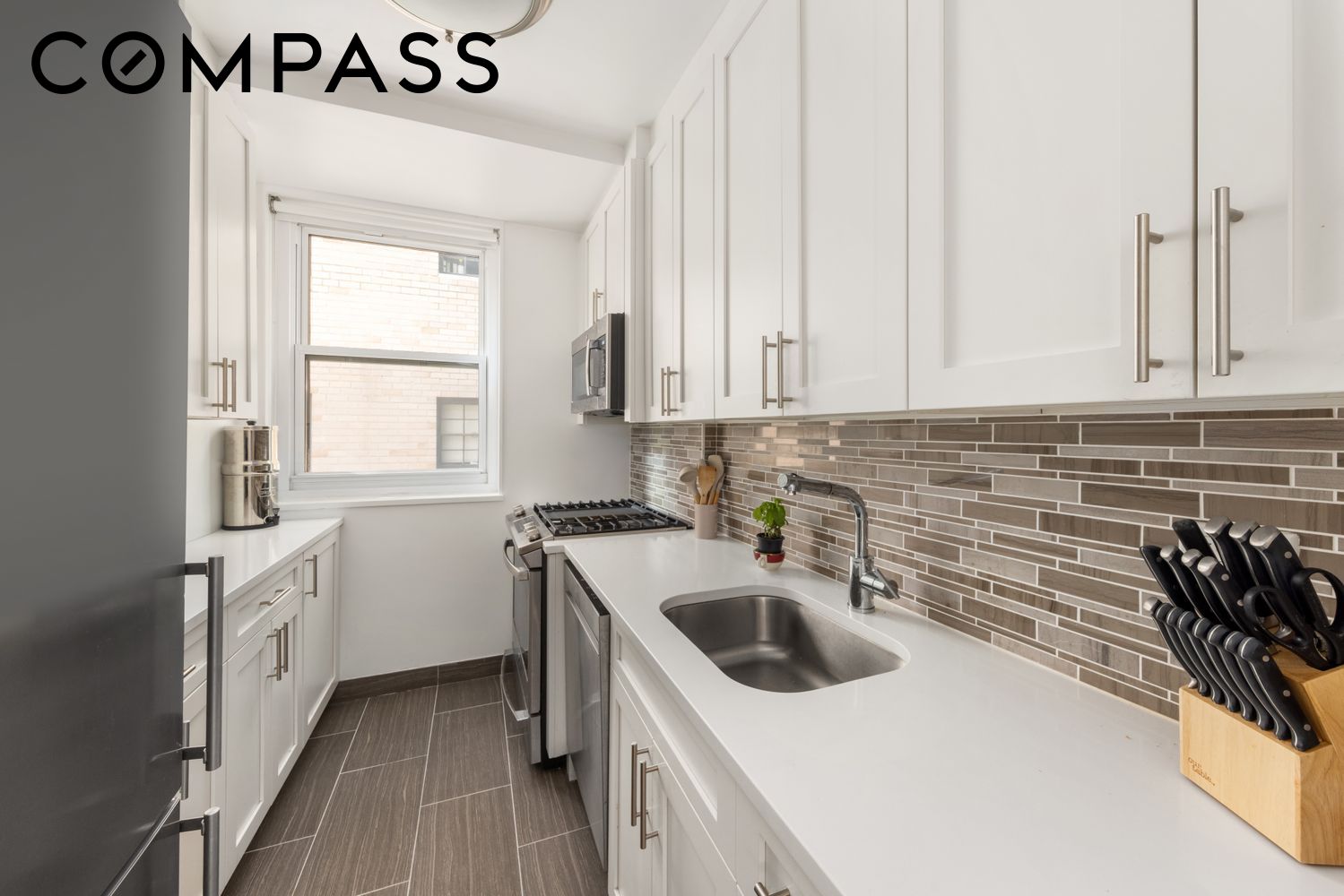 63 E 9th Street 3U