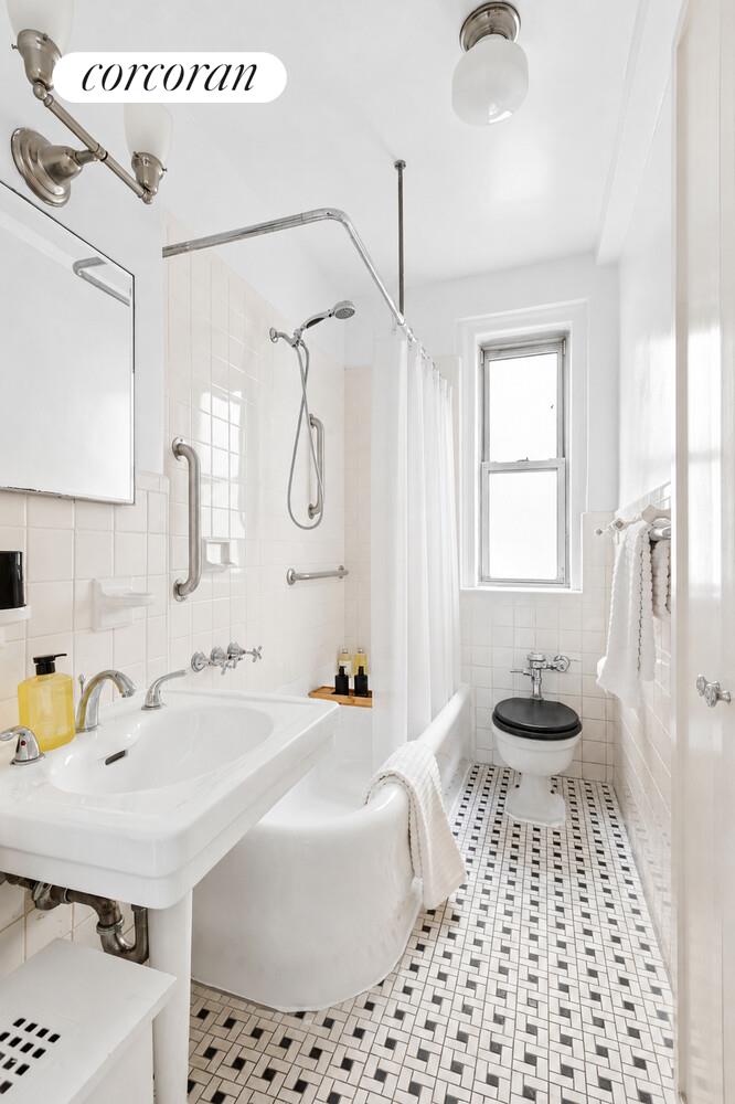 136 E 64TH Street 5D