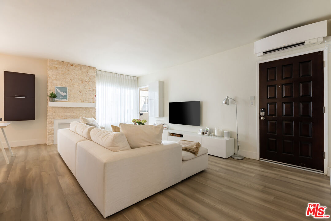 10654 Wilkins Ave Unit: 5