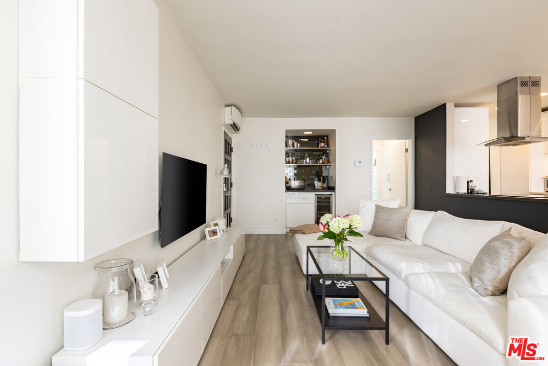 10654 Wilkins Ave Unit: 5