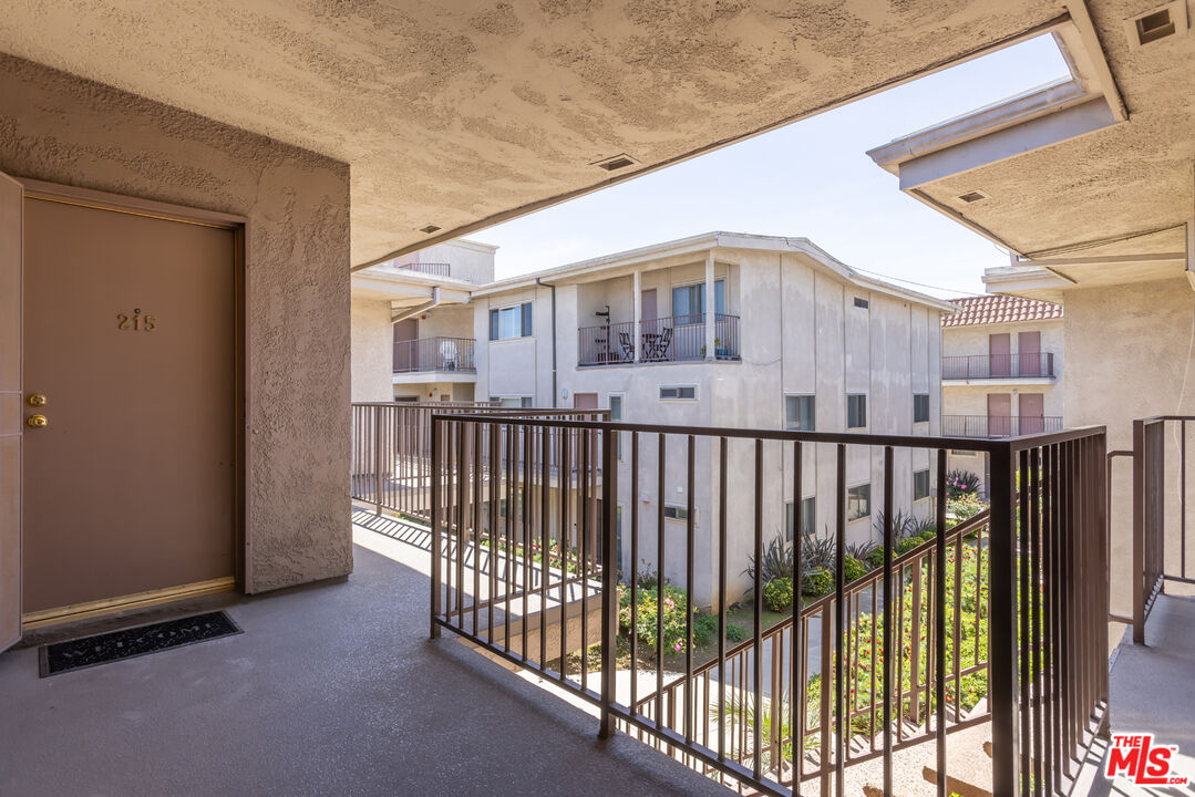 8710 Belford Ave Unit: 215B