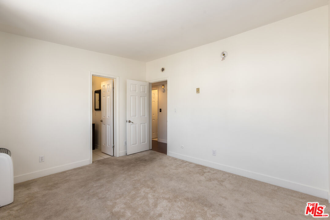 8710 Belford Ave Unit: 215B