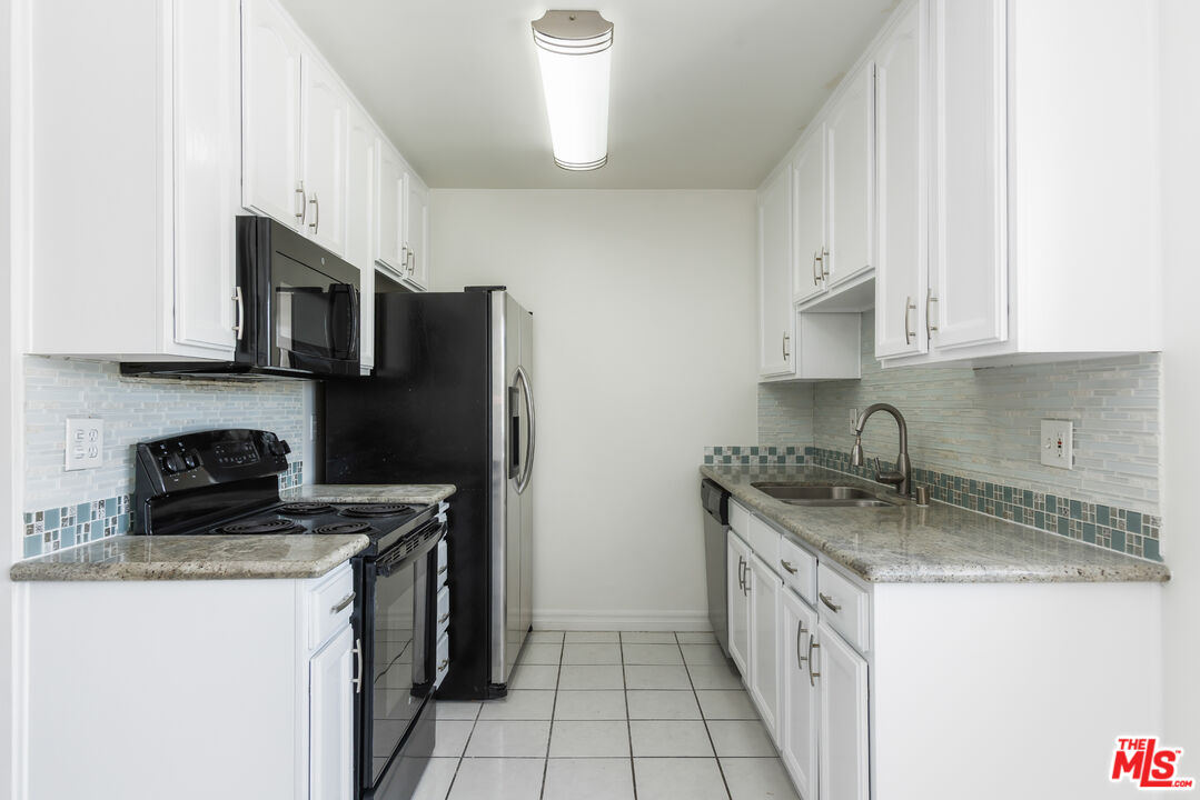 8710 Belford Ave Unit: 215B