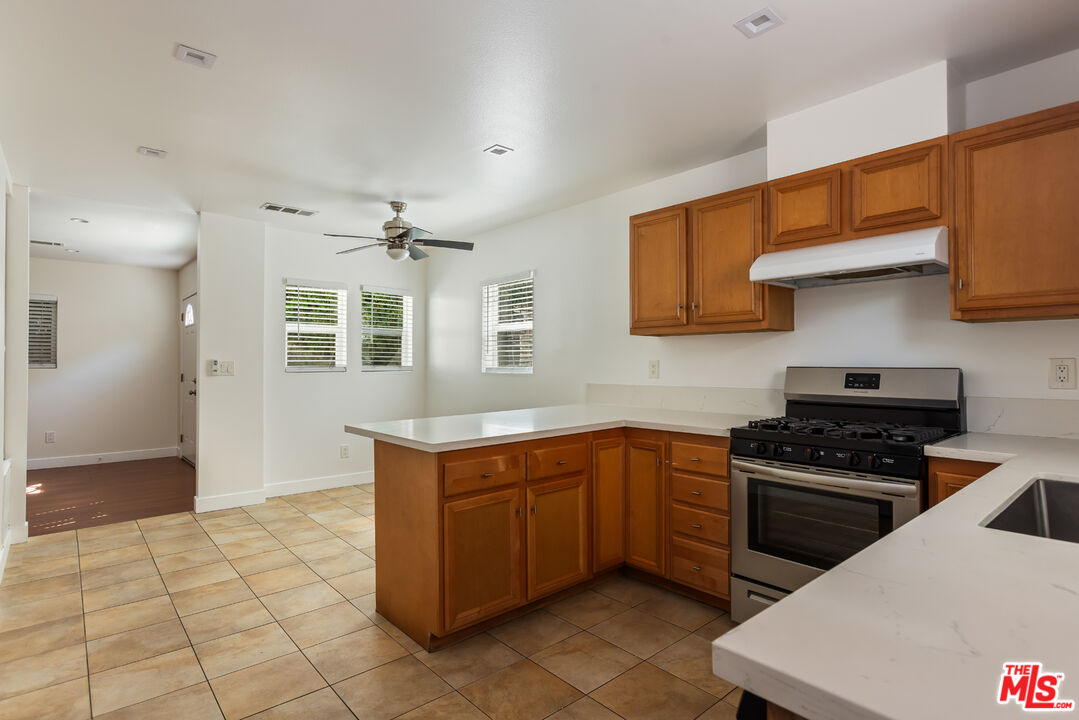 1206 N Beachwood Dr