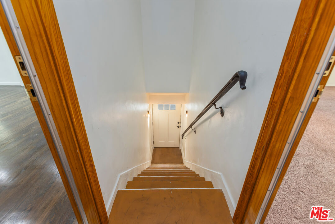 811 E Nutwood St