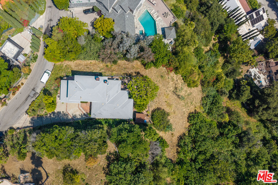 3661 Sunswept Dr