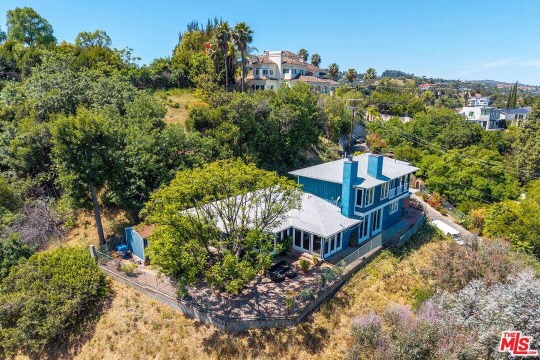 3661 Sunswept Dr
