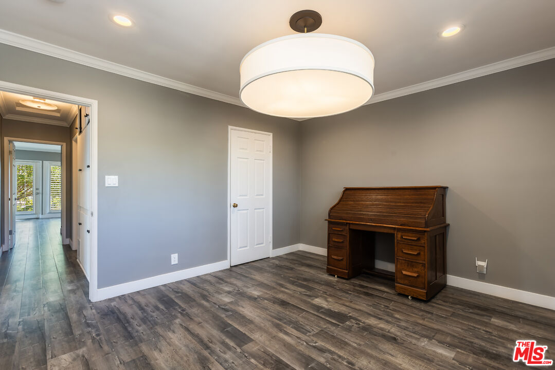 3661 Sunswept Dr