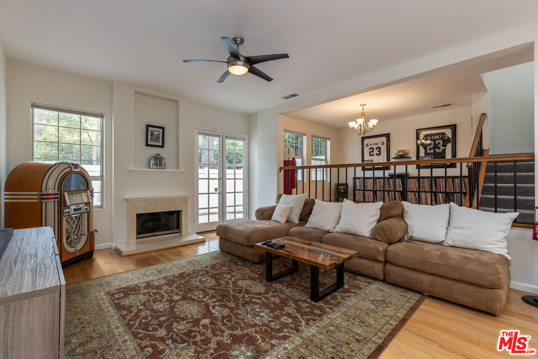 20950 Oxnard St Unit: 10