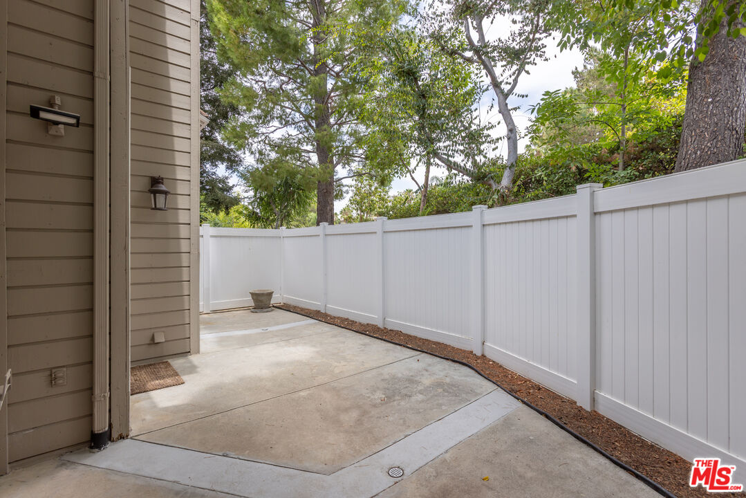 20950 Oxnard St Unit: 10