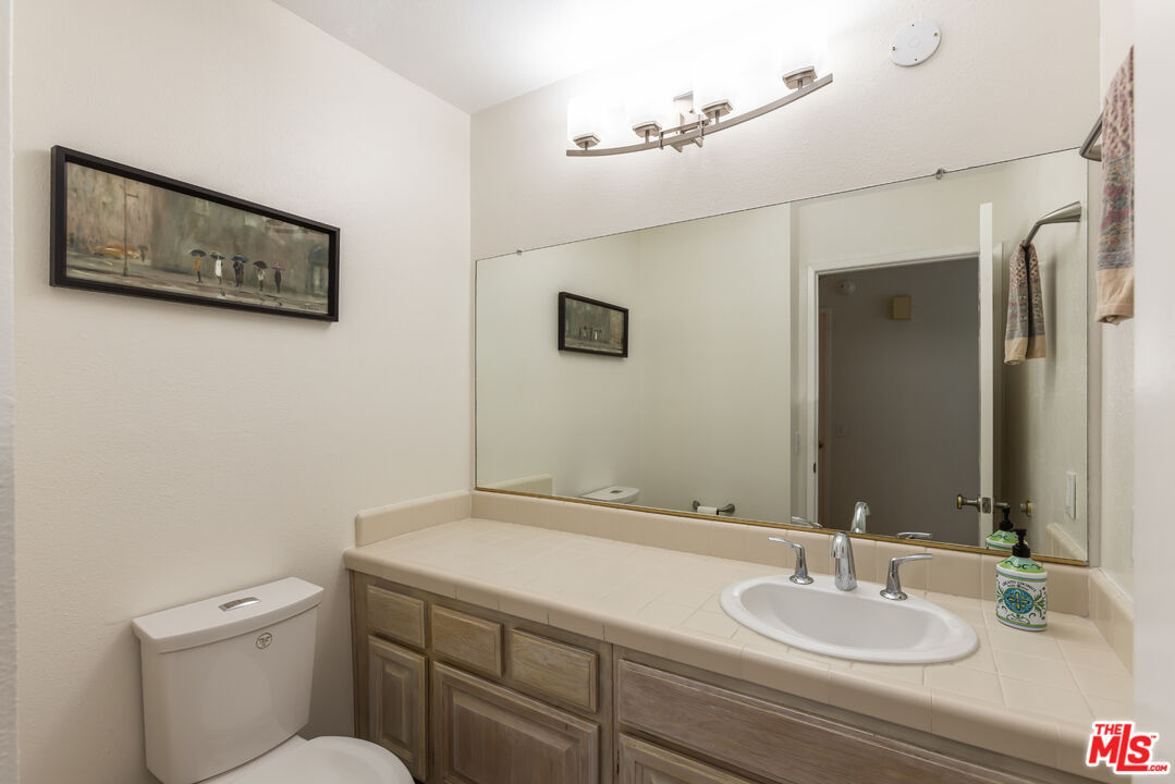 20950 Oxnard St Unit: 10