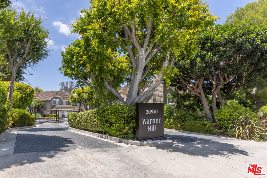 20950 Oxnard St Unit: 10