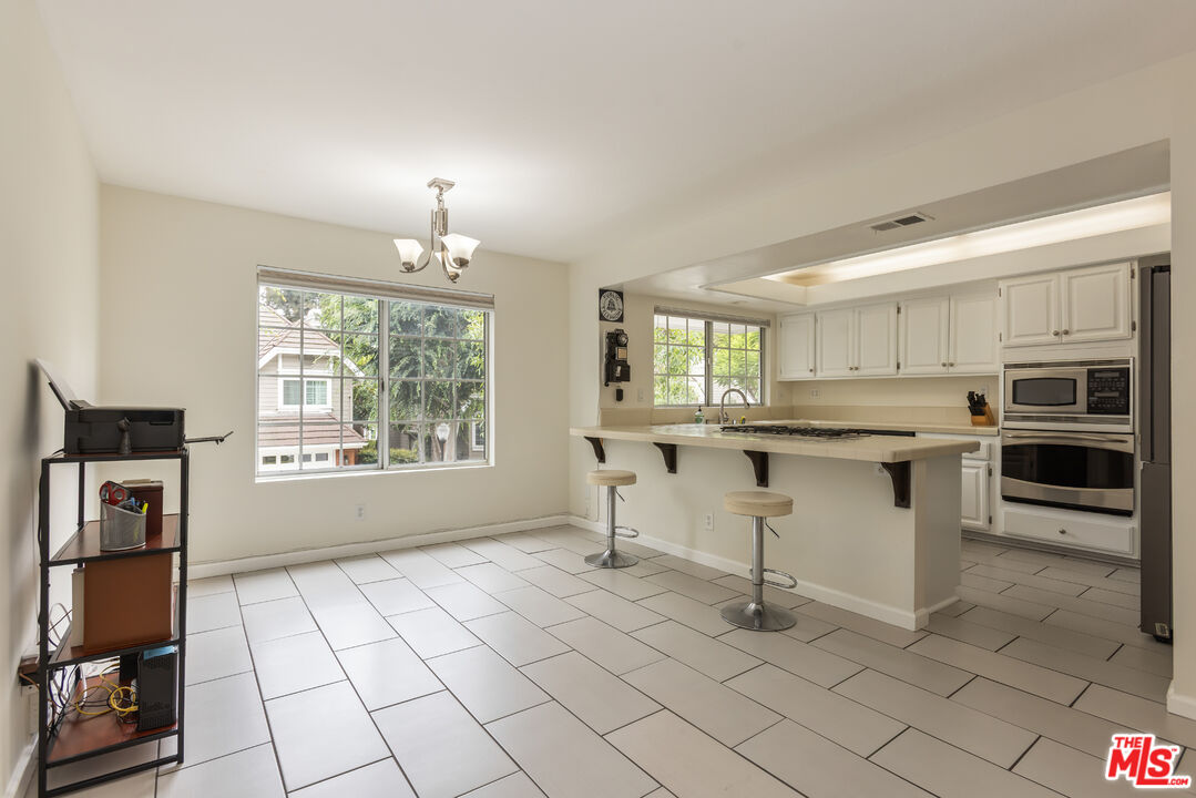 20950 Oxnard St Unit: 10