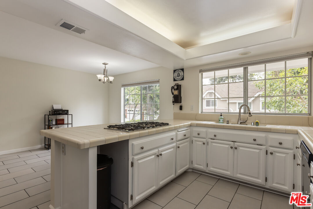 20950 Oxnard St Unit: 10