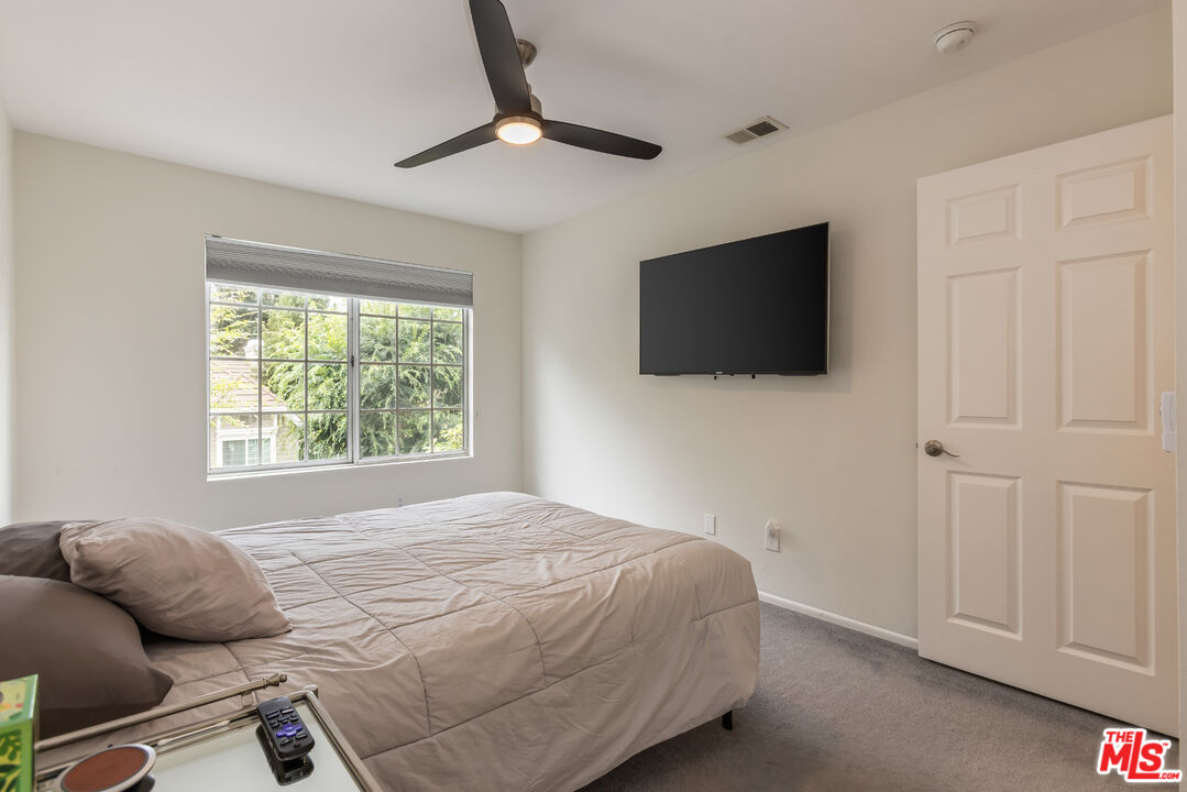 20950 Oxnard St Unit: 10