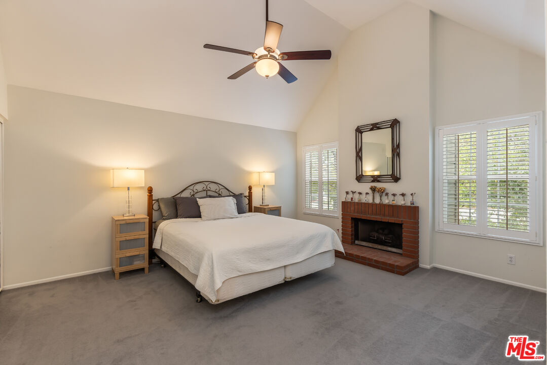 20950 Oxnard St Unit: 10