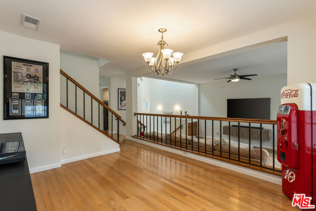 20950 Oxnard St Unit: 10