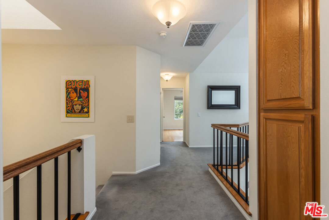 20950 Oxnard St Unit: 10