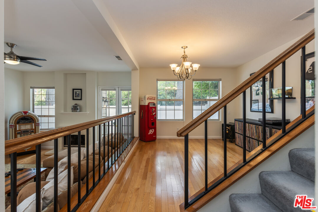 20950 Oxnard St Unit: 10