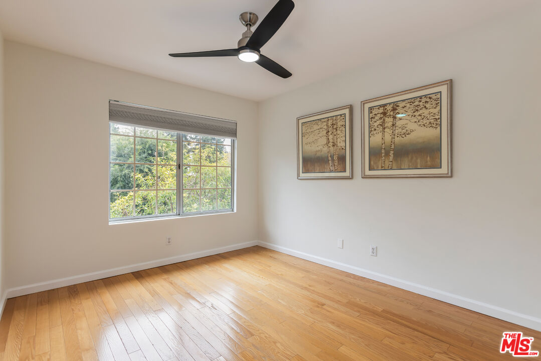 20950 Oxnard St Unit: 10