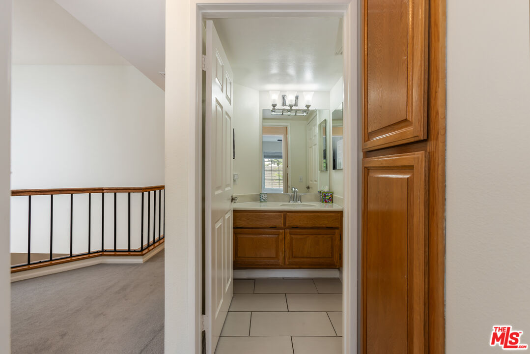 20950 Oxnard St Unit: 10