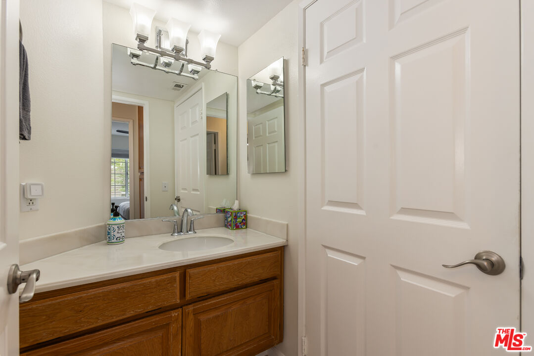 20950 Oxnard St Unit: 10