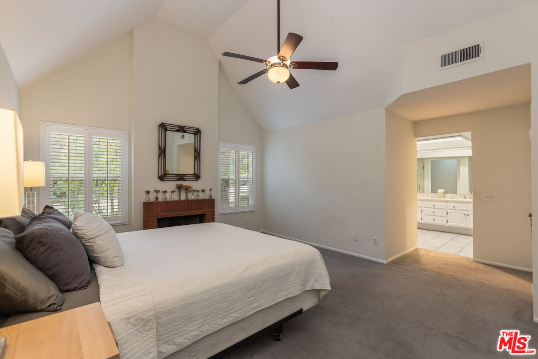 20950 Oxnard St Unit: 10